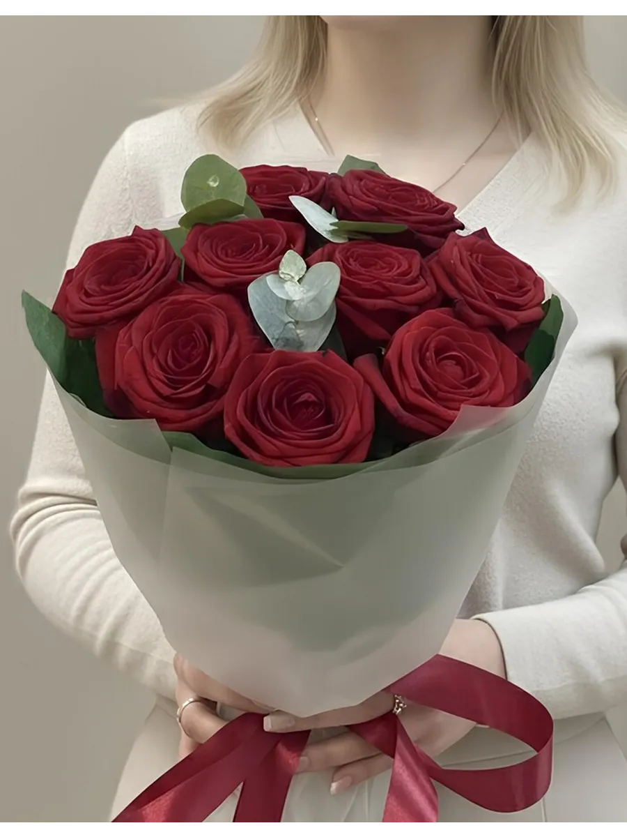 Букет из 9 красных роз и эвкалипта .602