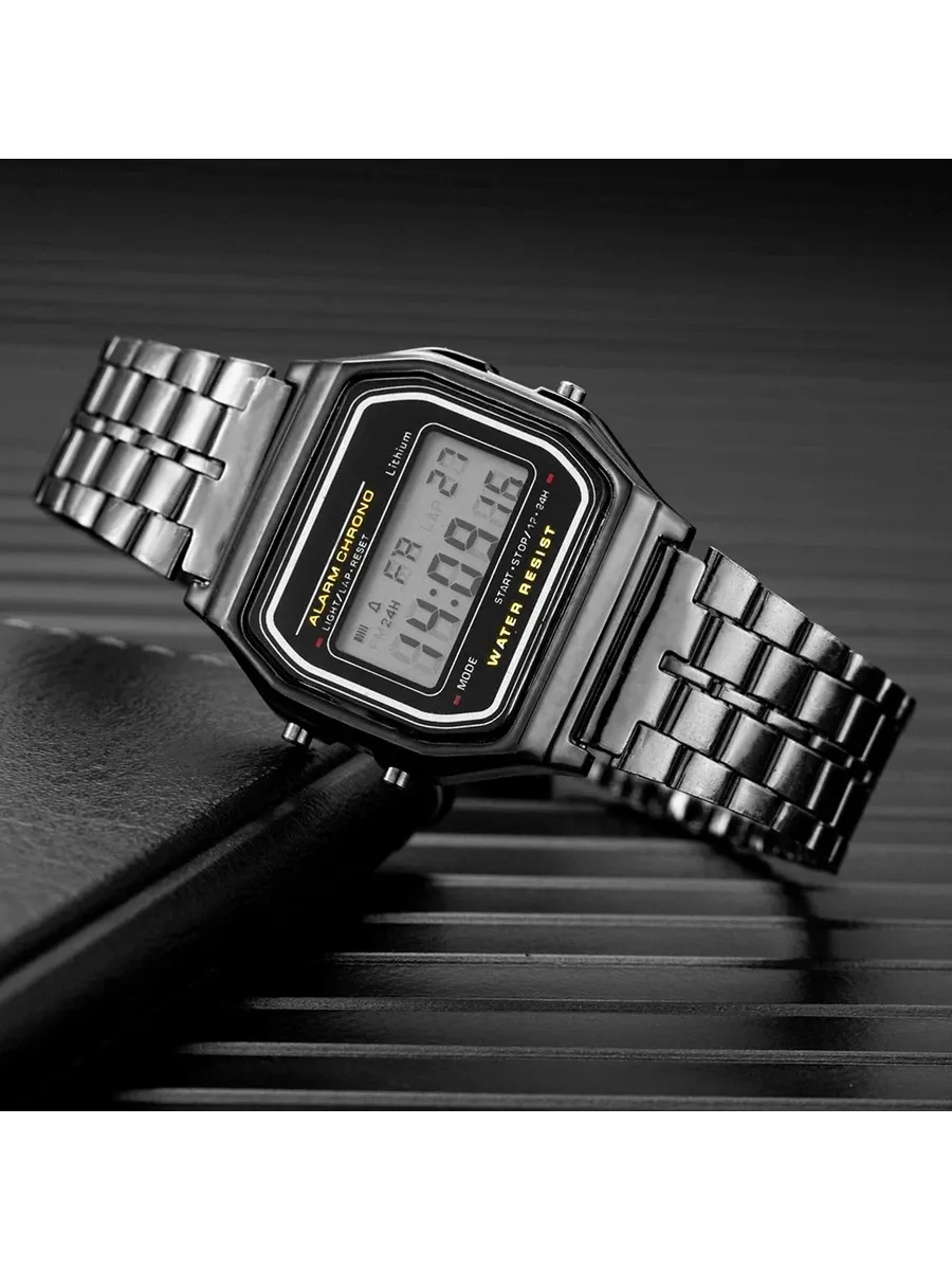 Черные ретро часы Casio с цифровым дисплеем