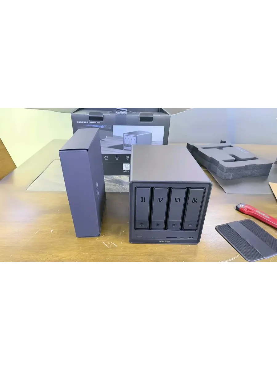 Сетевое хранилище Ugreen Storage DXP4800 Plu